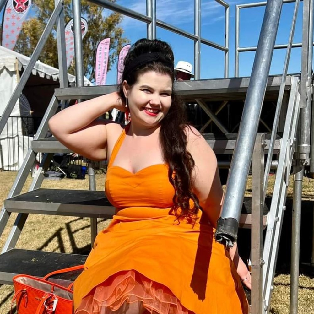 Meet your Posher, Ms. Harley Daze